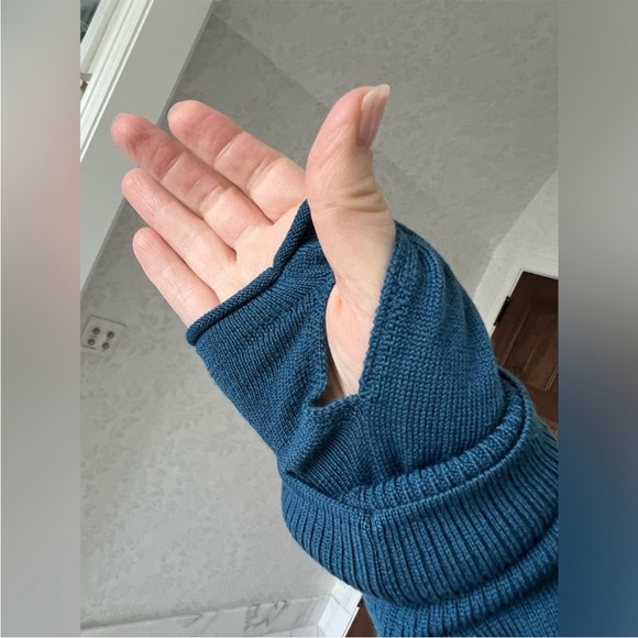 978. Like New - RARE Lululemon Gorgeous Blue Merino Wool Cardigan Sweater - Picture 10 of 11